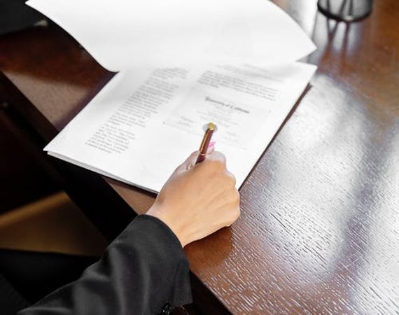 Koopovereenkomst tekenen bij de makelaar of bij de notaris? 